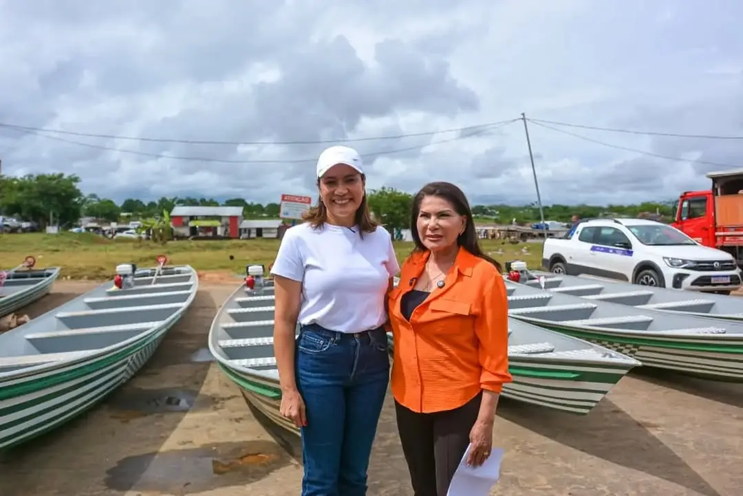 Mailza entrega equipamentos adquiridos com emenda de Antonia Sales