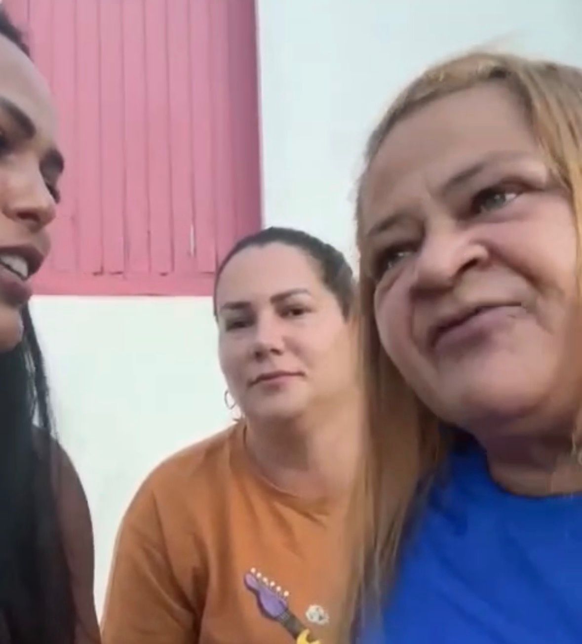 VÍDEO: Show de Evoney é suspenso e moradores tentam garantir evento
