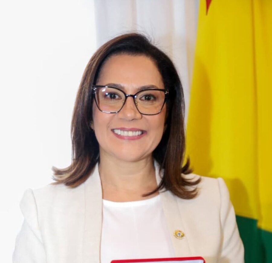 A governadora recebeu as honrarias em mãos | Foto: Reprodução