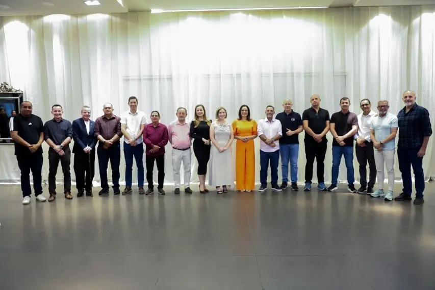 Mailza se reúne com deputados e prefeitos da base