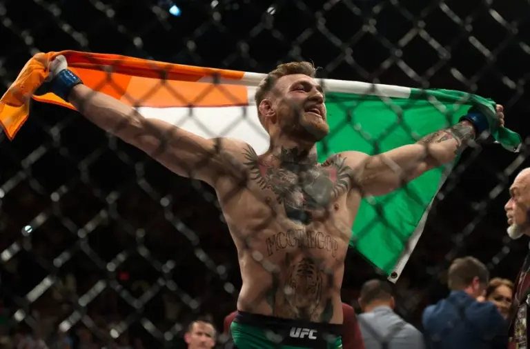 Dana White confirmou que o retorno de McGregor está sendo negociado