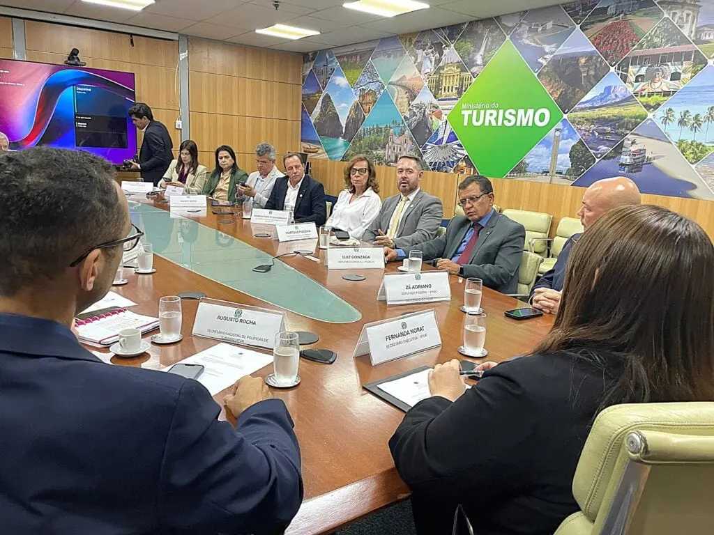 Acre quer implantar voos internacionais e mira turistas via Peru