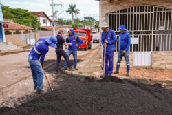 Prefeito Alysson Bestene acompanha Operação Tapa Buraco no bairro Ouricuri
