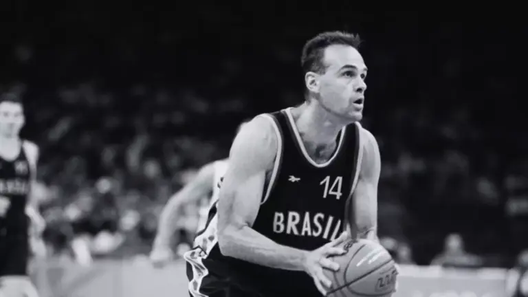 Morre Oscar Schmidt, lenda do basquete brasileiro, aos 68 anos
