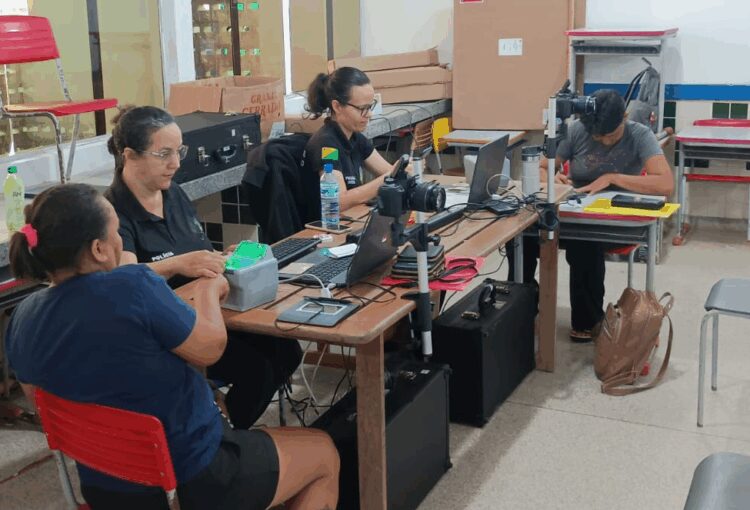 Veja: Moradores do Bujari recebem identidades gratuitas em ação integrada