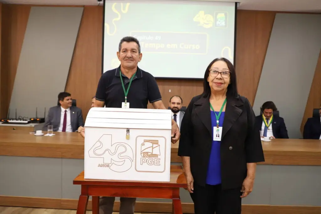 PGE-AC celebra 49 anos com cápsula do tempo e homenagens em Rio Branco