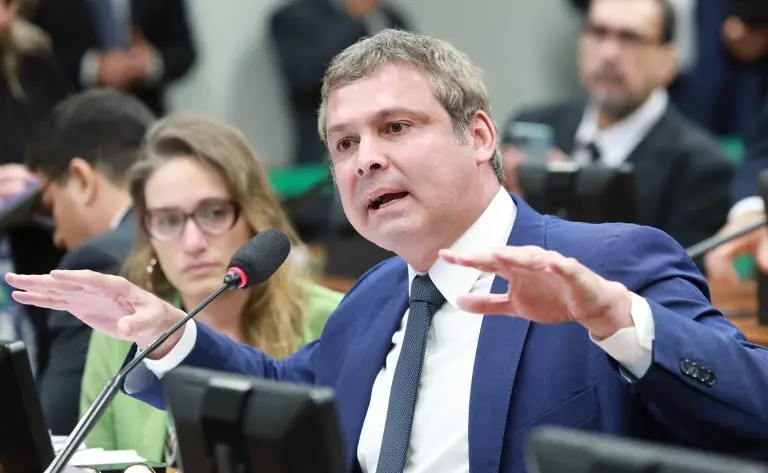 Lindbergh minimiza resultado do Datafolha e diz que campanha ainda nem começou