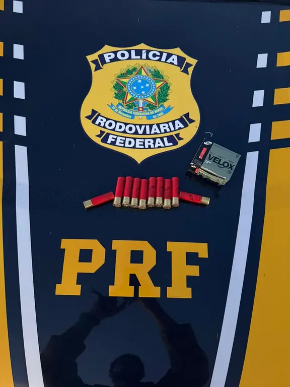 PRF prende seis pessoas e captura foragido por homicídio na BR-317
