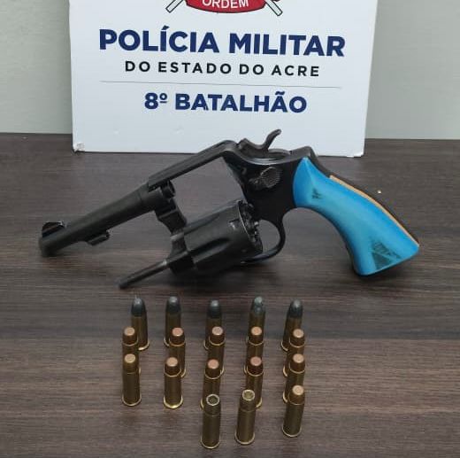 Polícia Militar prende suspeito apontado como liderança criminosa e apreende arma em Sena