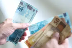 os servidores da ativa receberão os salários no dia 29