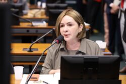 Socorro Neri reage à violência nas escolas e apresenta projeto para proteger professores em todo o país