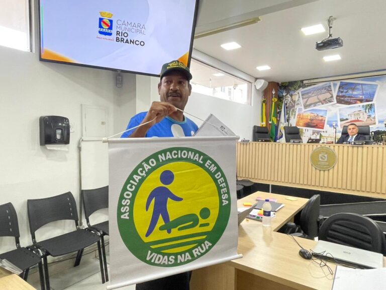 Ao ser informado sobre a suspensão da sessão, Sorriso reagiu com indignação