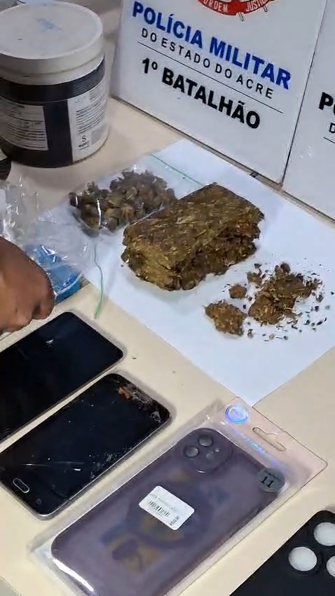 Assalto com reféns termina com suspeito preso pela Força Tática; veja Assalto com reféns termina com suspeito preso pela Força Tática; veja
