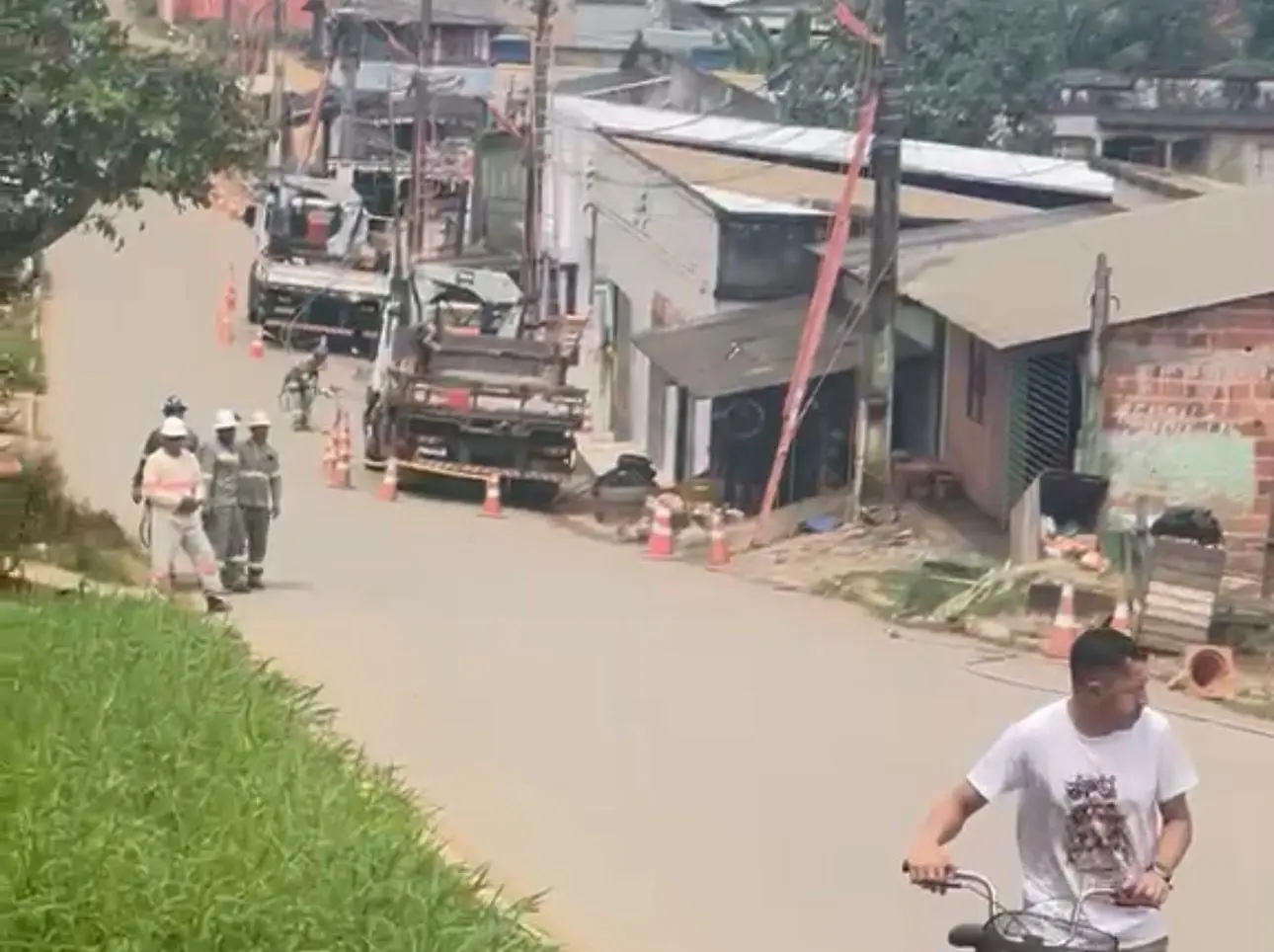 Trecho da rua Maranhão é interditado para manutenção da rede elétrica