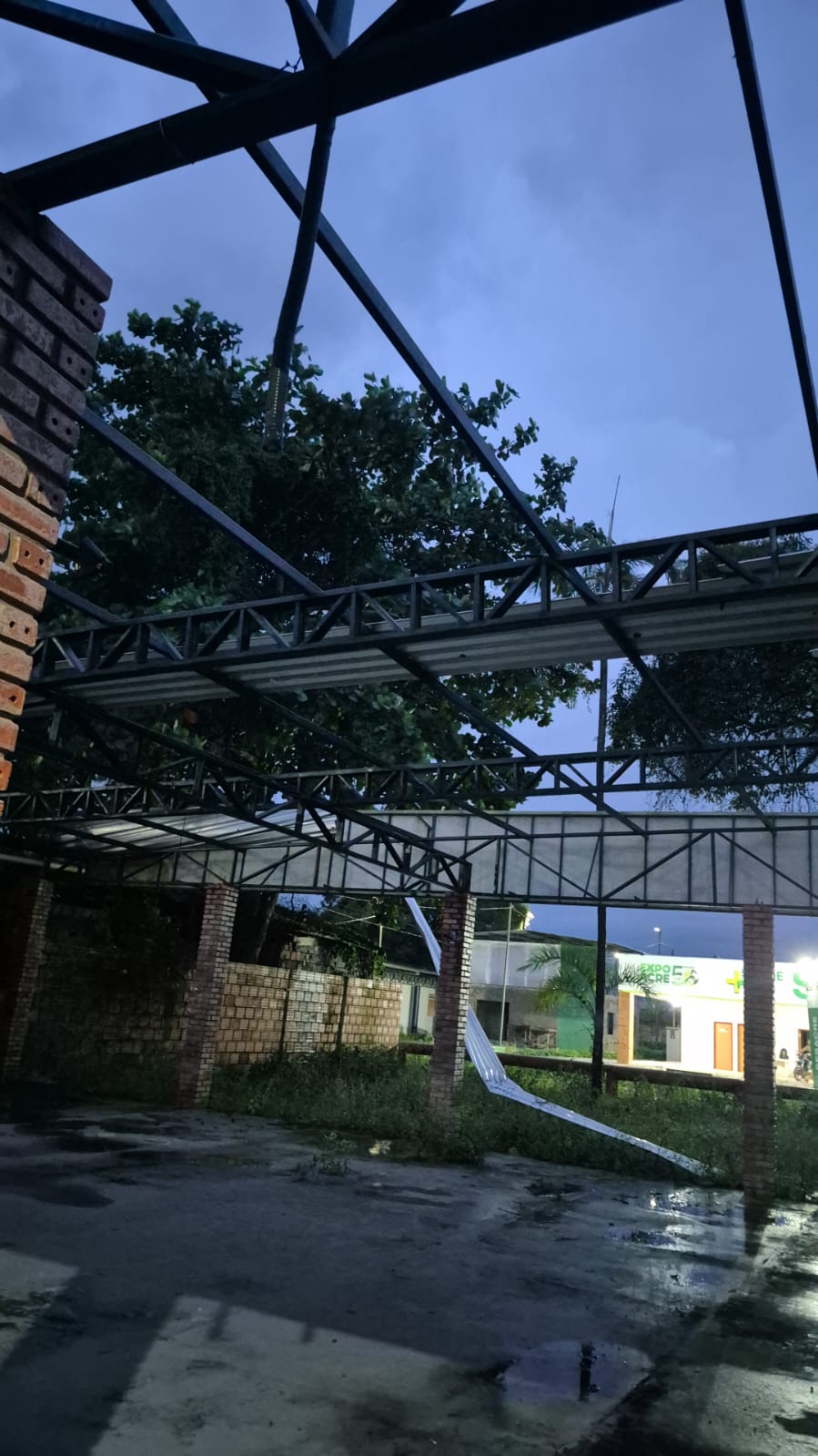 Vandalismo: pessoas em situação de rua depredam espaços e estandes da Expoacre