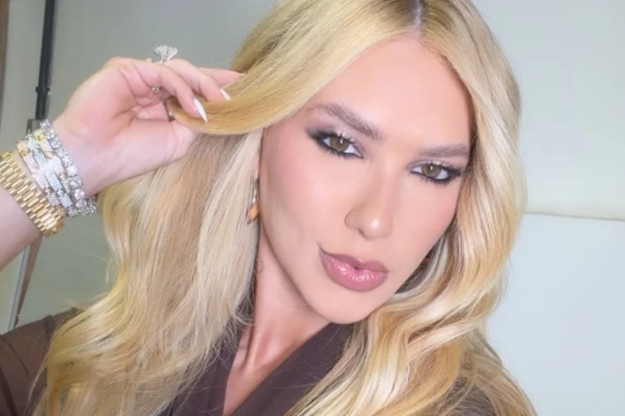 Virginia exibe corpão na web e detalhe rouba a cena; veja fotos