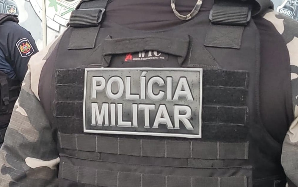 Homem é preso após agredir a própria mãe em bairro de Cruzeiro do Sul