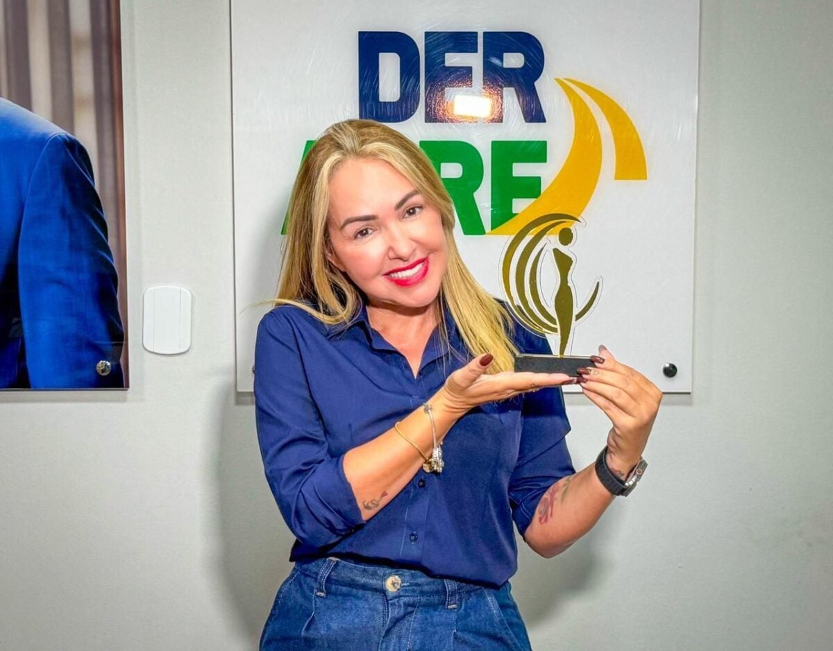 Sula Ximenes recebe título Mulher Destaque Cruzeirense por trabalho no Juruá