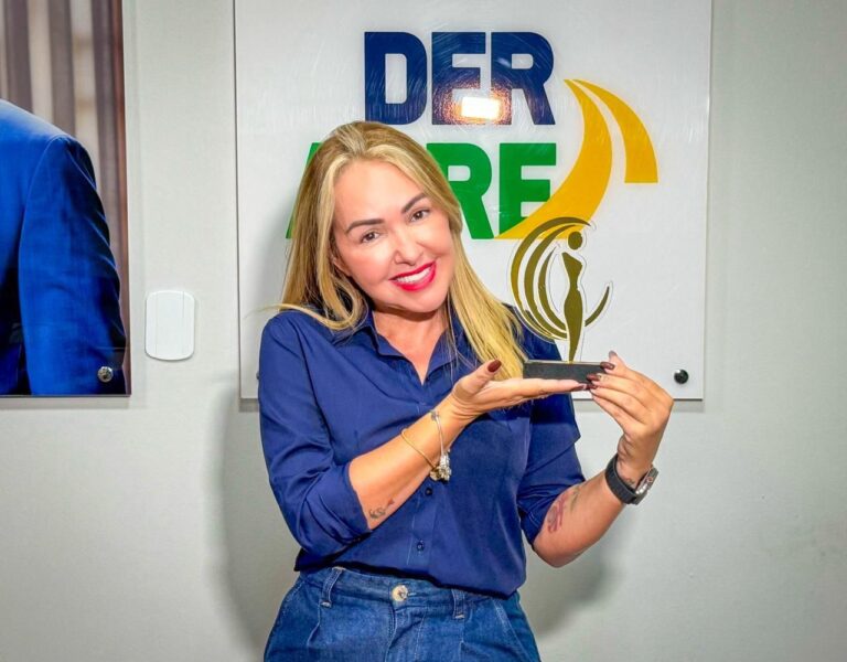 Sula Ximenes recebe título Mulher Destaque Cruzeirense por trabalho no Juruá