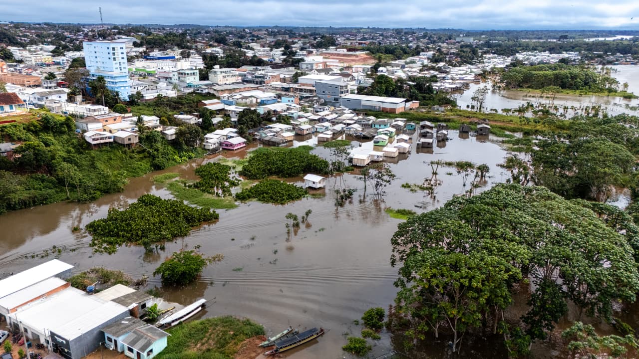 Em Cruzeiro do Sul Rio Juruá atinge mais de 12 mil pessoas e prefeitura abre segundo abrigo
