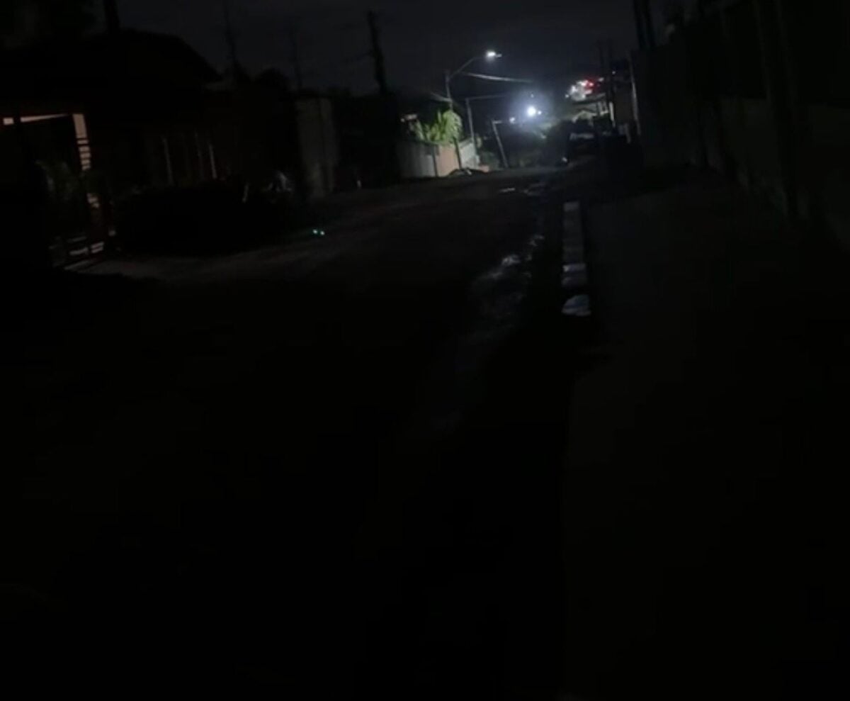 Moradora denuncia falta de iluminação pública em rua de Sena Madureira