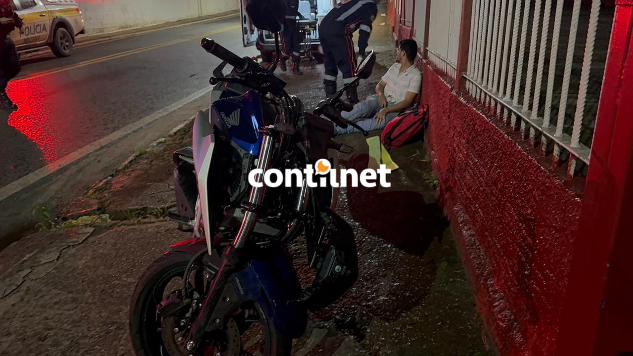 Motociclista supostamente alcoolizado perde o controle da moto, colide contra poste em Rio Branco