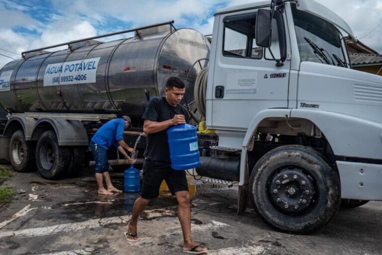 Governo garante água potável para moradores em Cruzeiro do Sul