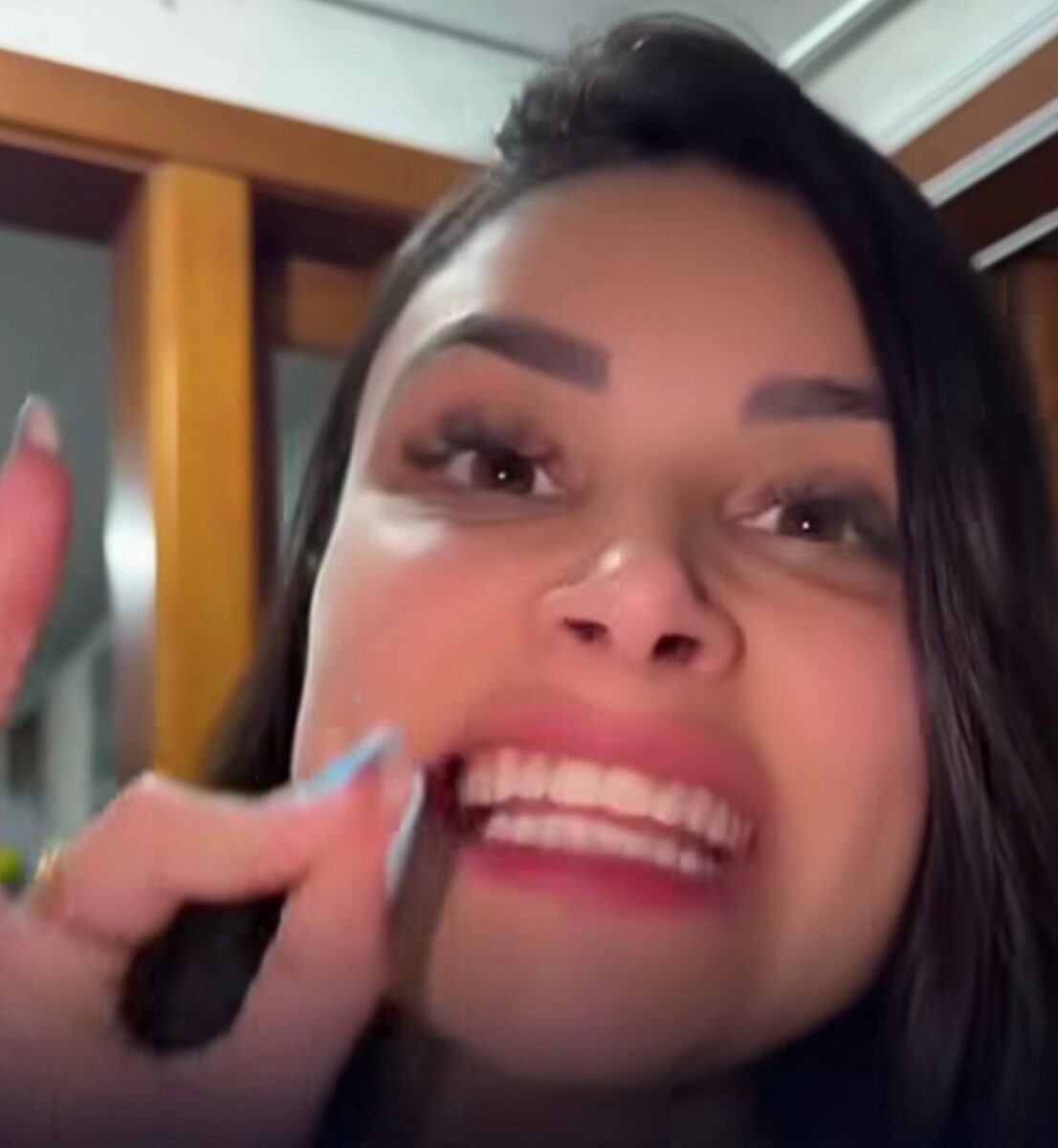 Dona de salão suspende depilação íntima após falta de higiene de clientes