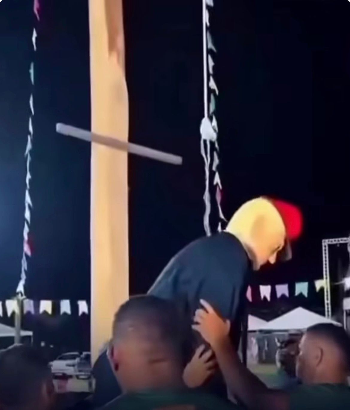 Boneco de Donald Trump é escolhido como "Judas" em festa tradicional no Nordeste