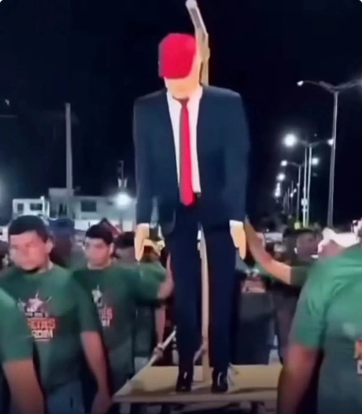 Boneco de Donald Trump é escolhido como “Judas” em festa tradicional no Nordeste