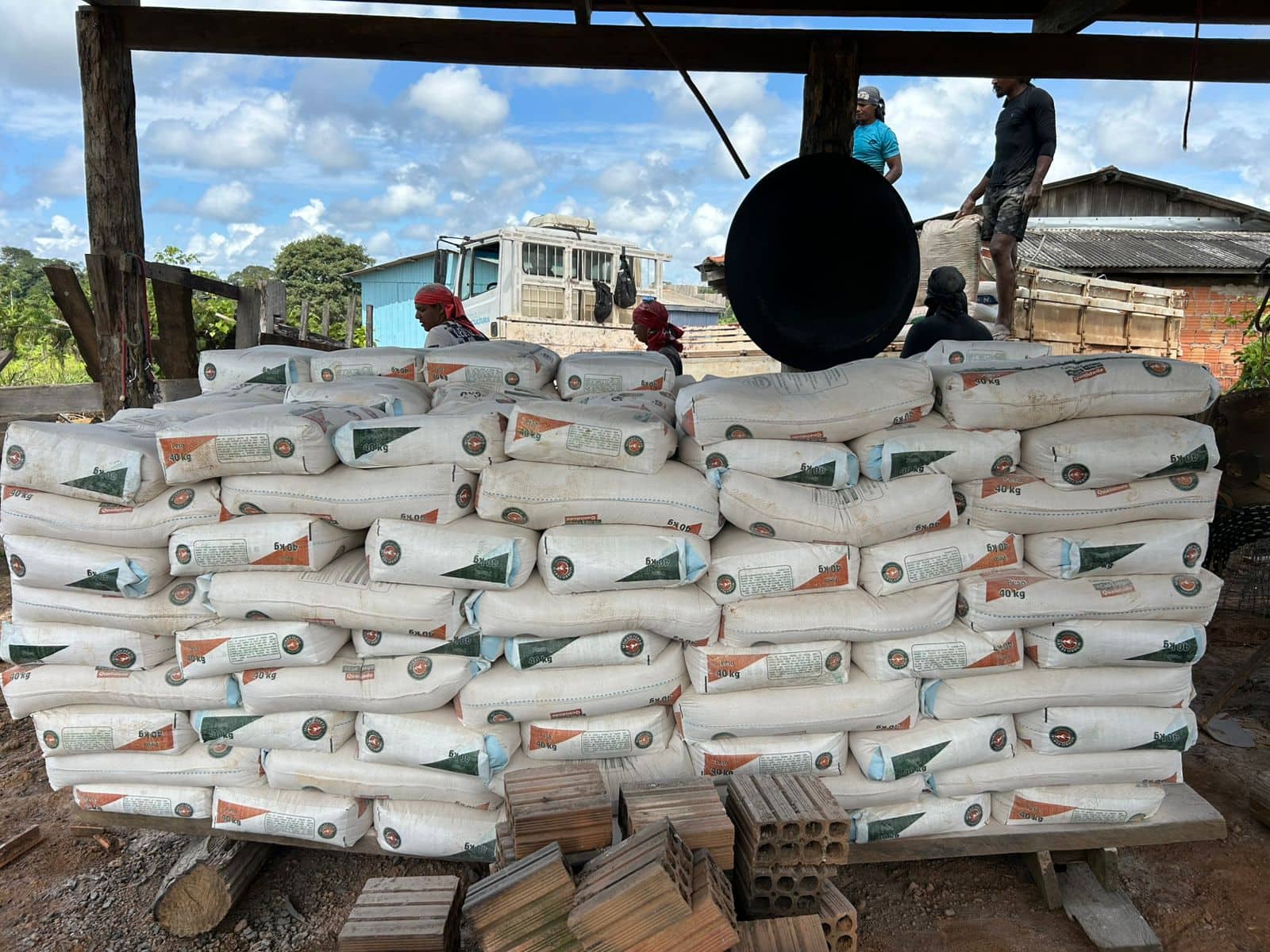 Governo do Acre investe em insumos para ampliar renda da pecuária leiteira Governo do Acre investe em insumos para ampliar renda da pecuária leiteira