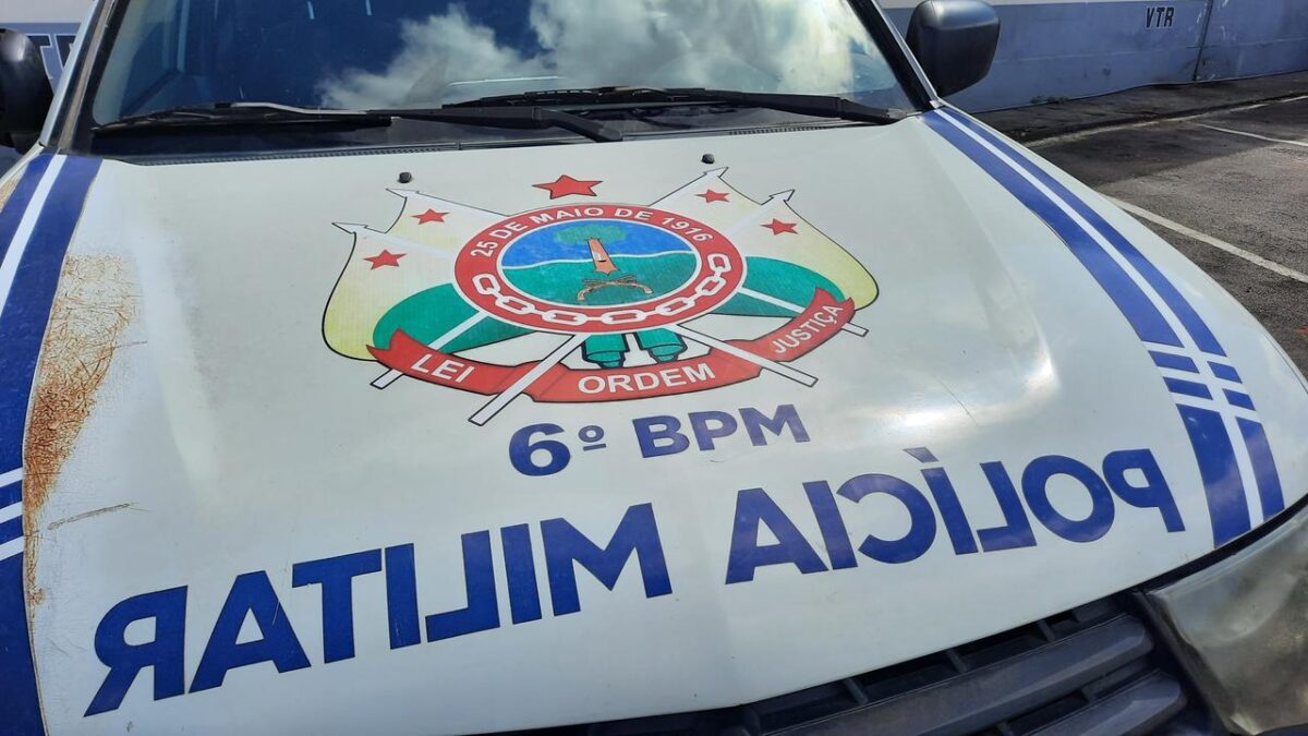 Mulher é presa após ameaçar funcionária dentro de escola em Cruzeiro do Sul