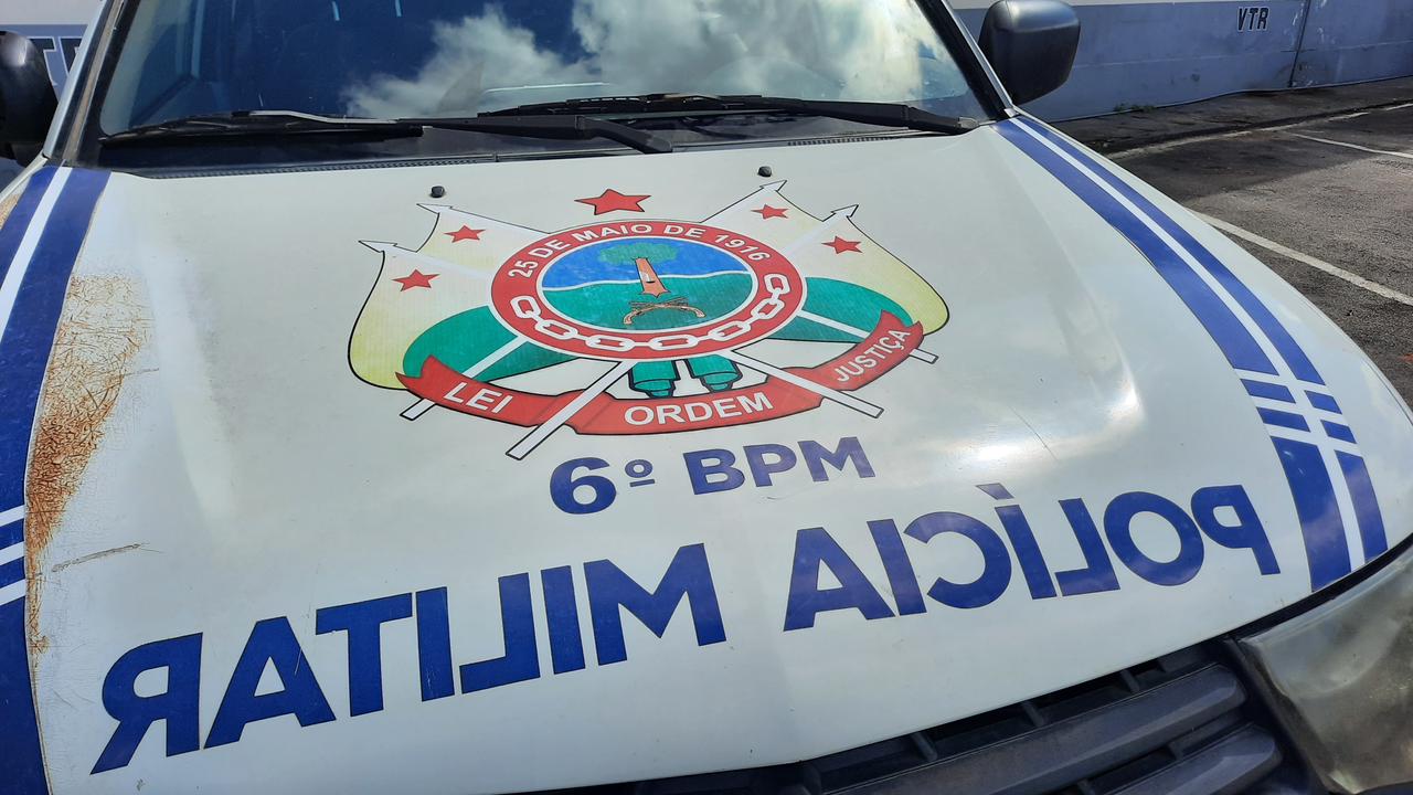 Mulher é presa após ameaçar funcionária dentro de escola em Cruzeiro do Sul