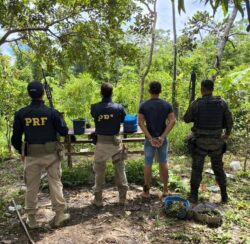 Homem é preso por plantar maconha e aliciar menores no interior do Acre