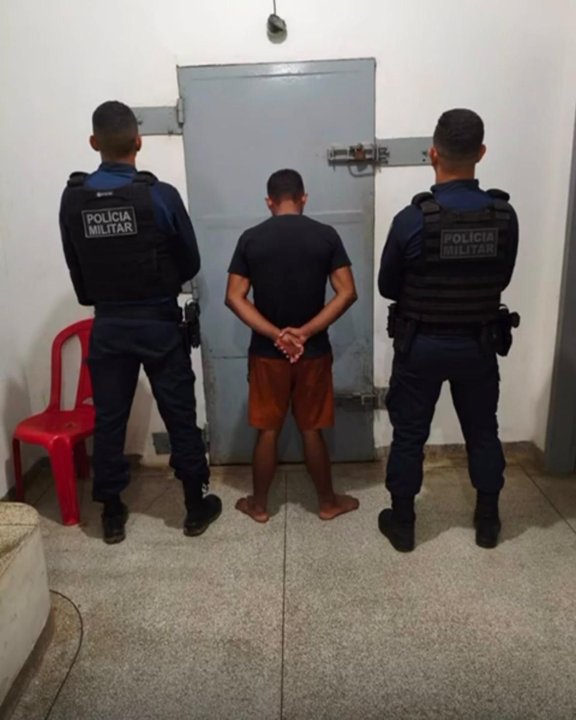 Suspeito de série de roubos é preso com simulacro de arma em Cruzeiro do Sul