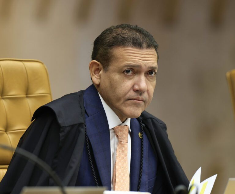 Cármen Lúcia antecipa saída e Nunes Marques assume comando do TSE