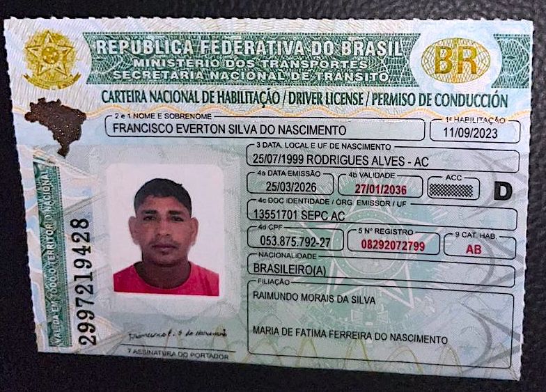 Colisão frontal entre moto e caminhão deixa uma vítima fatal no interior do Acre