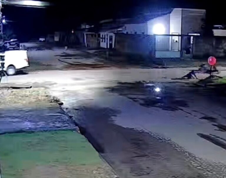 Colisão aconteceu no cruzamento da rua Padre Egídio com a avenida Guanabara, no bairro José Nogueira Sobrinho