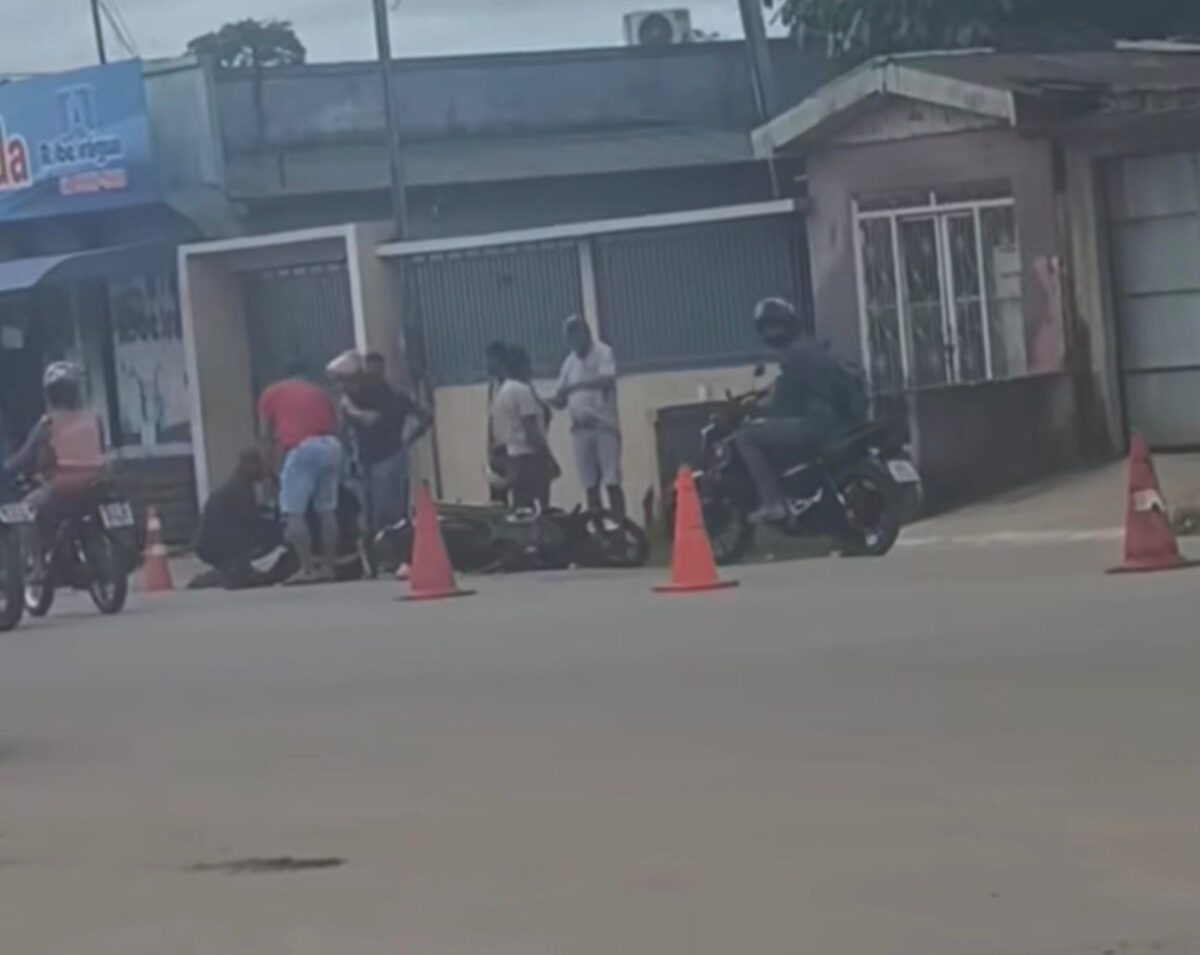 De acordo com informações preliminares, o impacto entre as motos chamou a atenção de quem passava pelo local