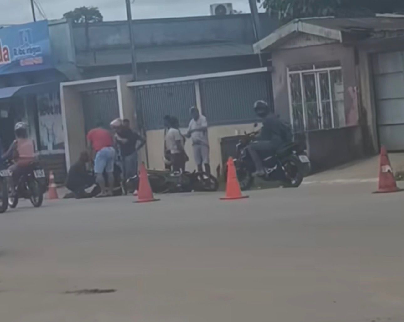 Colisão entre motos deixa mulher ferida no interior do Acre; veja detalhes