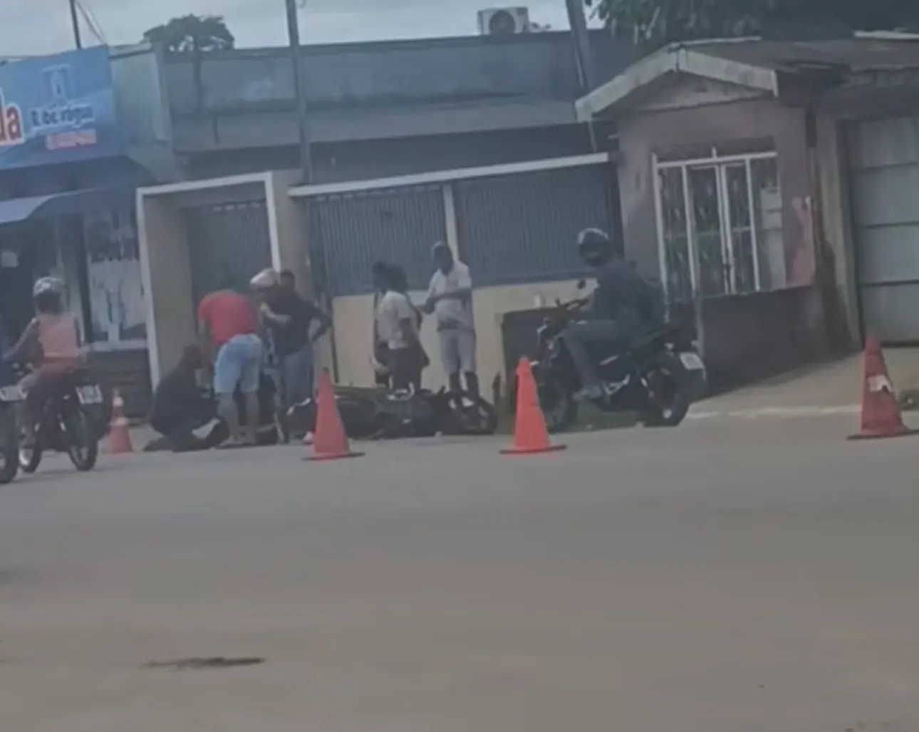 Colisão entre motos deixa mulher ferida no interior do Acre; veja detalhes