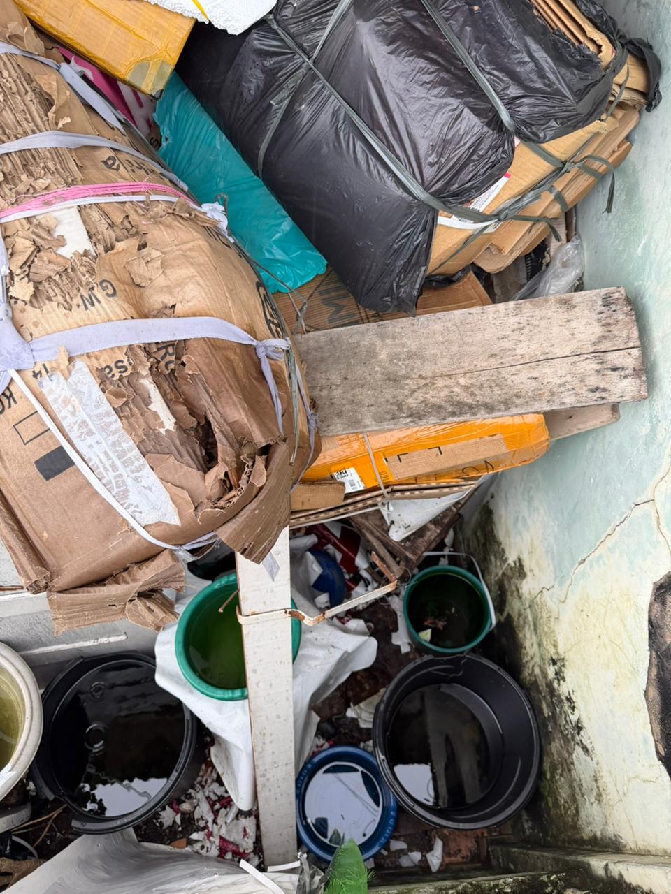 Moradores denunciam insalubridade causada por acumulador em bairro de Rio Branco