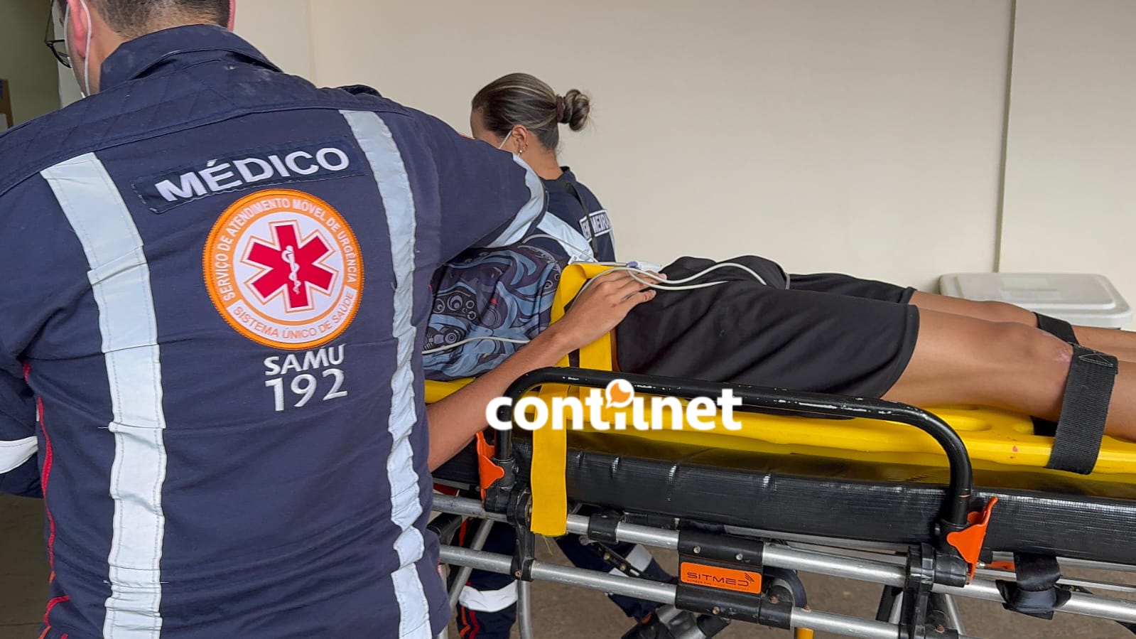 Adolescente fica ferido após ser atropelado ao atravessar preferencial