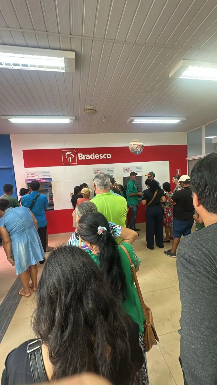 Agência do Bradesco fica sem dinheiro e afeta aposentados em Brasiléia