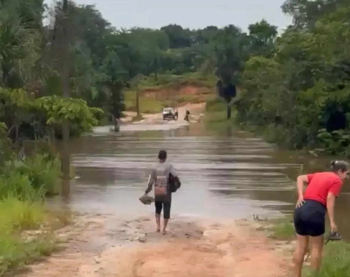 Alagamento causa prejuízos a moradores de Guajará; saiba mais
