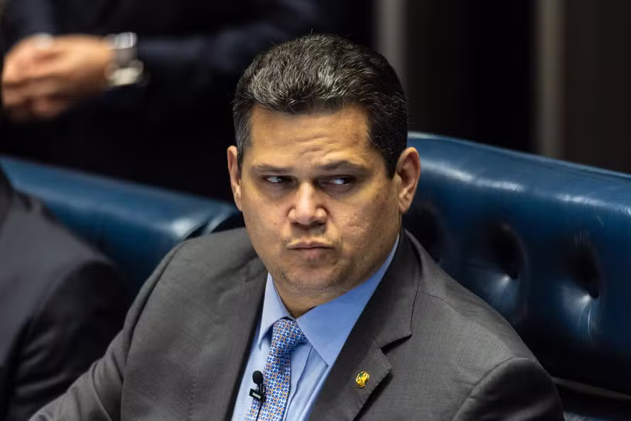 Alcolumbre 'enterra' CPI do Banco Master em troca de pauta bolsonarista Alcolumbre ‘enterra’ CPI do Banco Master em troca de pauta bolsonarista