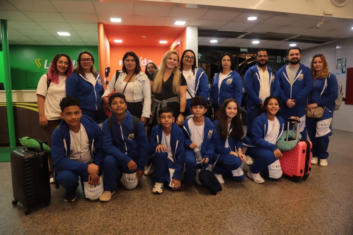 A comitiva formada por seis alunos da rede municipal de ensino retornou a Rio Branco após viagem a Brasília, onde garantiu o visto