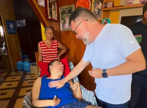 Alysson visita família e reforça manutenção no bairro Plácido de Castro