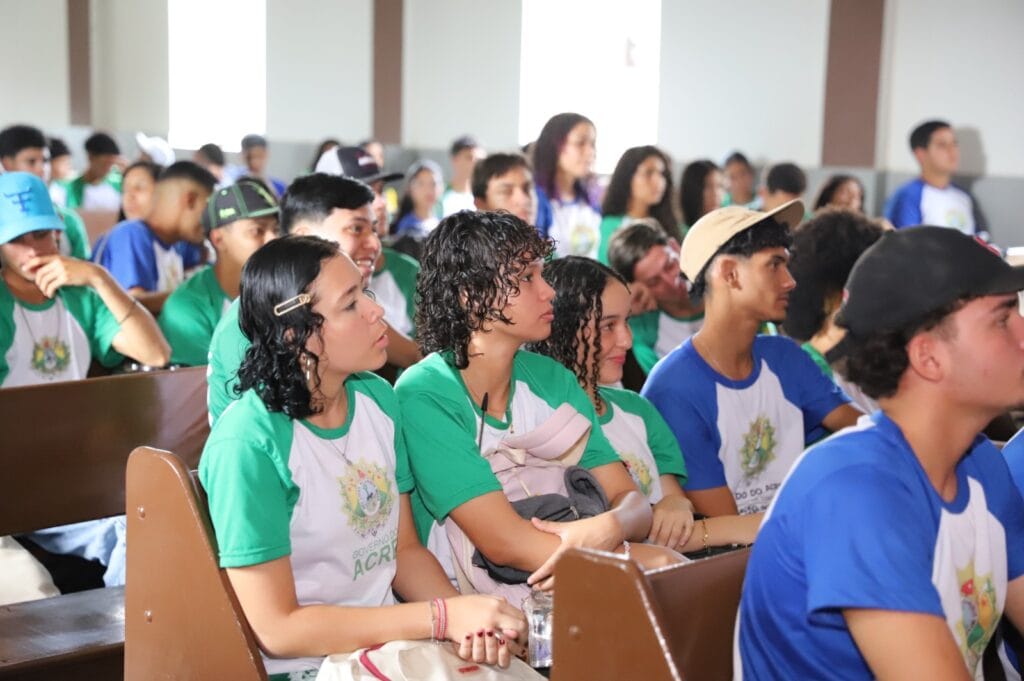 Governo inicia cronograma do Pré-Enem Legal 2026 com aulões em Porto Acre