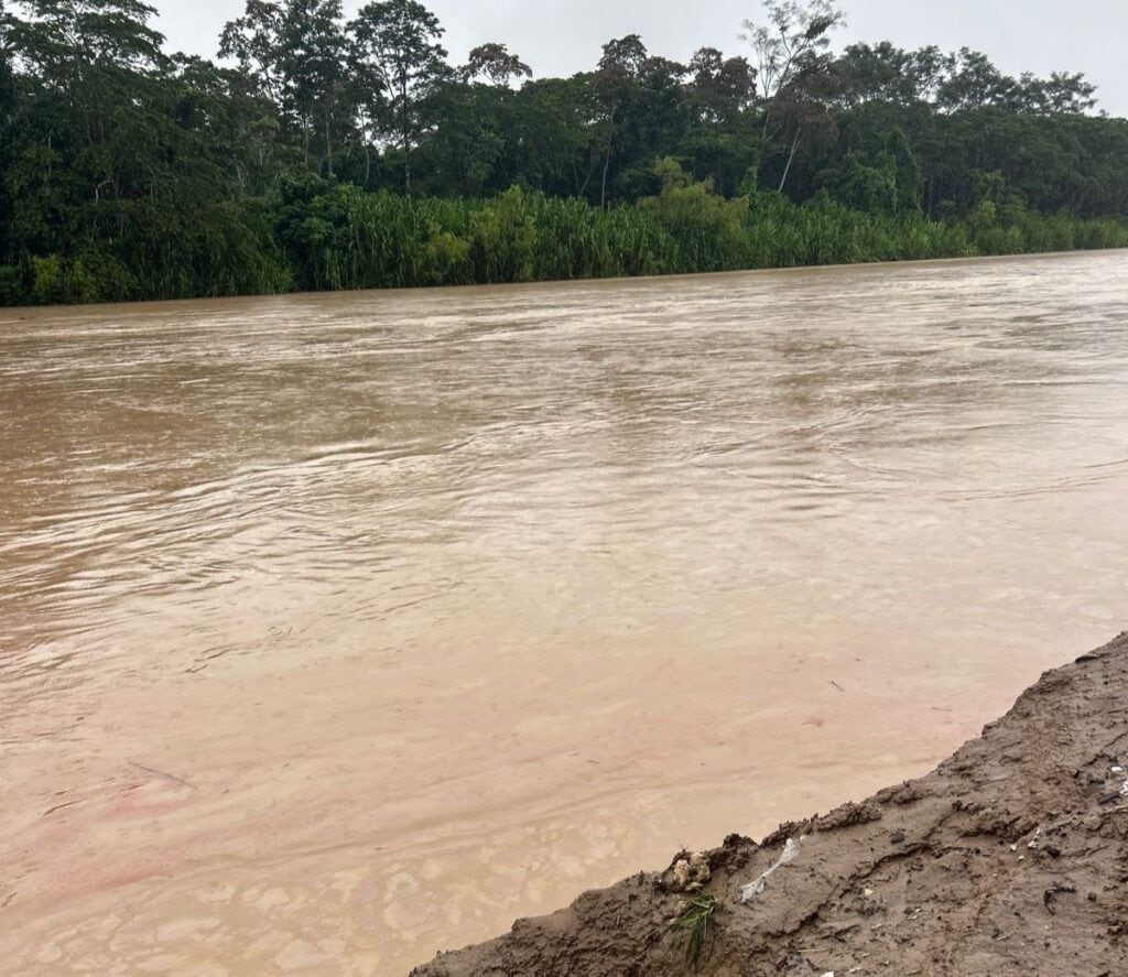 Governo deflagra operação após balsa afundar e vazar 15 mil litros de diesel